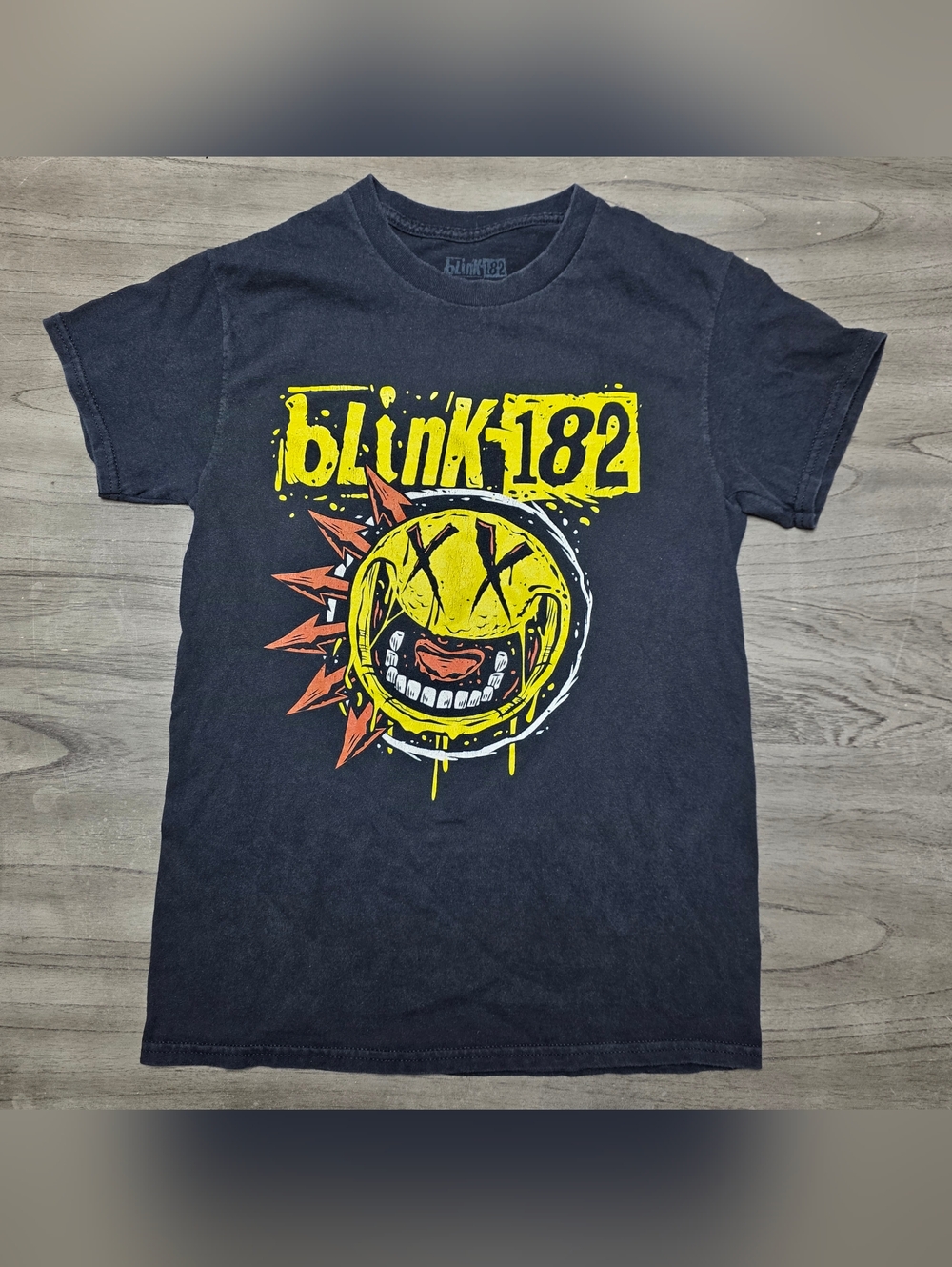 Blink-182 Men's Short Sleeve Graphic Tee Smiley Logo